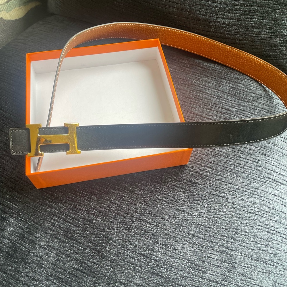 Reversible belt. Black and camel color with gold buckle